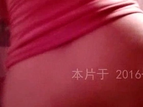 A horny woman in Qingdao entertains a guest while simultaneously engaging in a threesome and using her lover's phone.