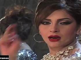 Mahnoor Mujra's captivating dance performance in Band Kamray Mein
