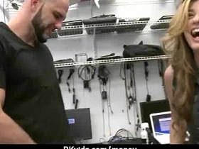 Provocative exhibitionist girlfriends get compensated for some outdoor sex act