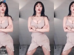 Korean BJ Winter's seductive dance in HD